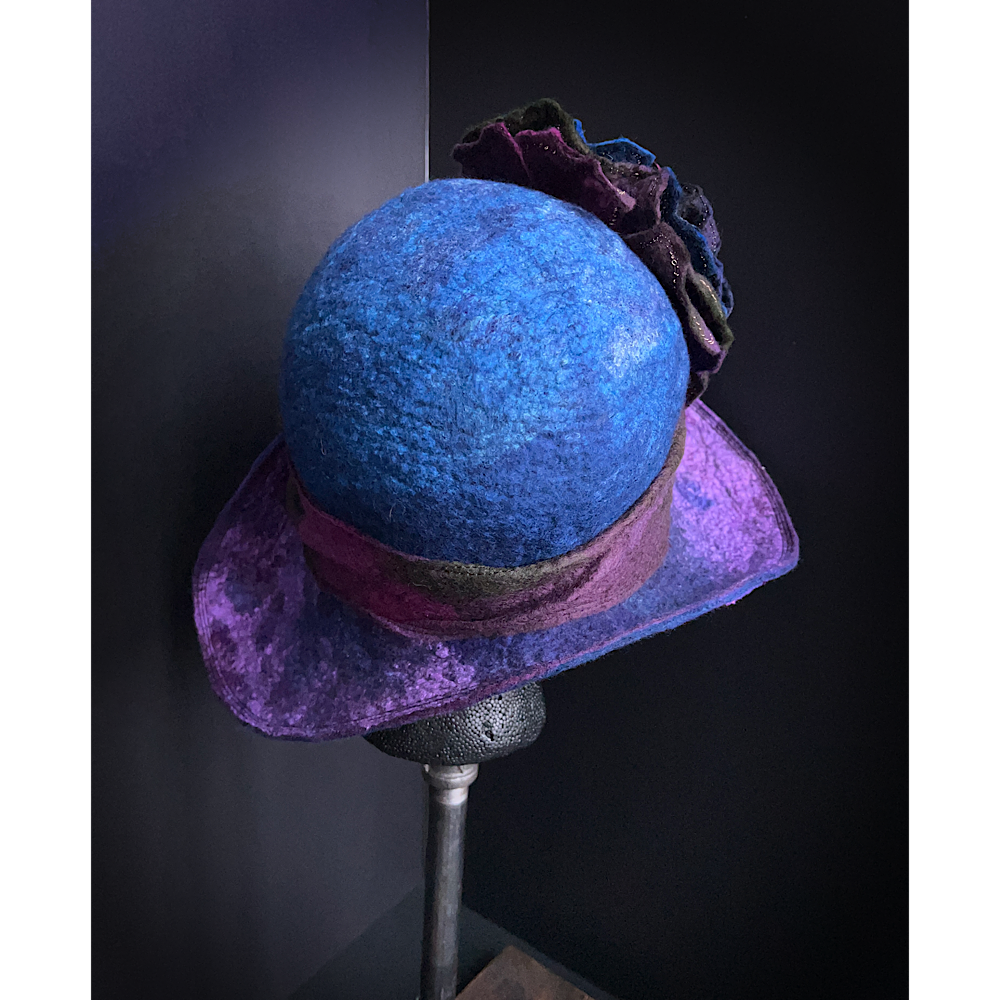 Felted flapper’s hat with rose size 23.5”