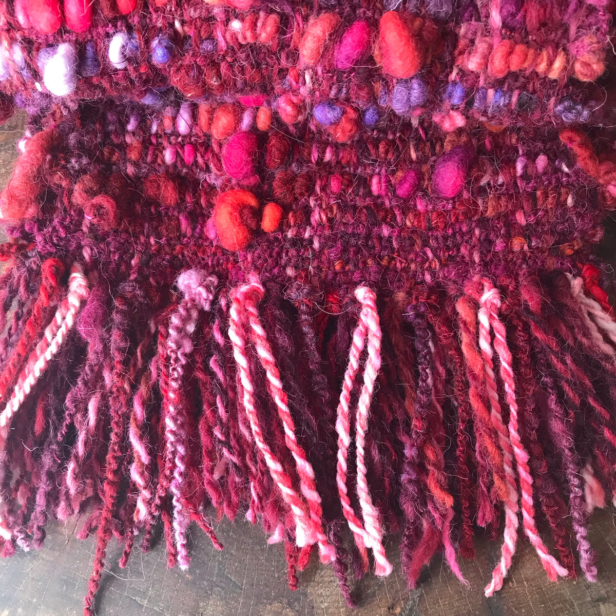 Big red scarf 100% Wool 77”x10”| Foulard 100% laine rouge77”x10” - Mynoush