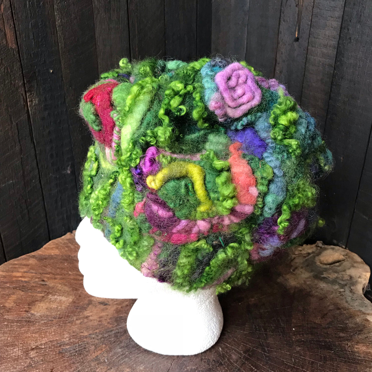 Green felted hat size 23” | Chapeau Vert en feutre grandeur 23” - Mynoush