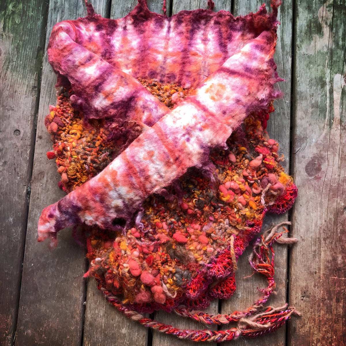 Giant statement scarf with knitting and felt - Burgundy - Mynoush