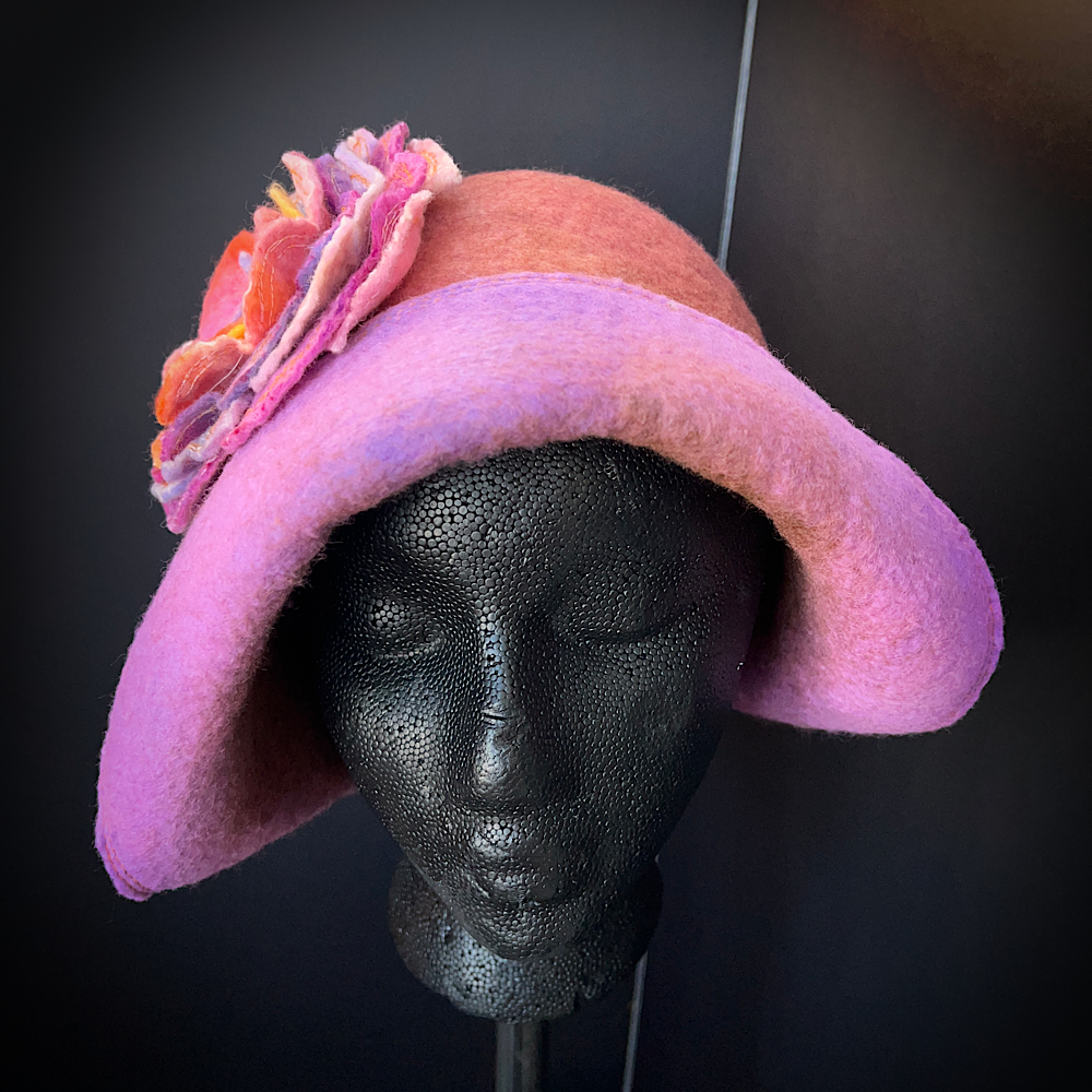Felted flapper’s hat with rose size 23.5”
