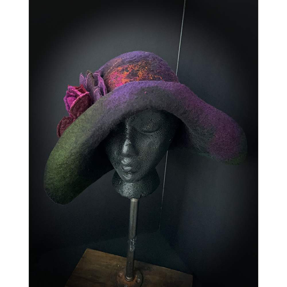 Felted flapper’s hat with rose size 23.5”