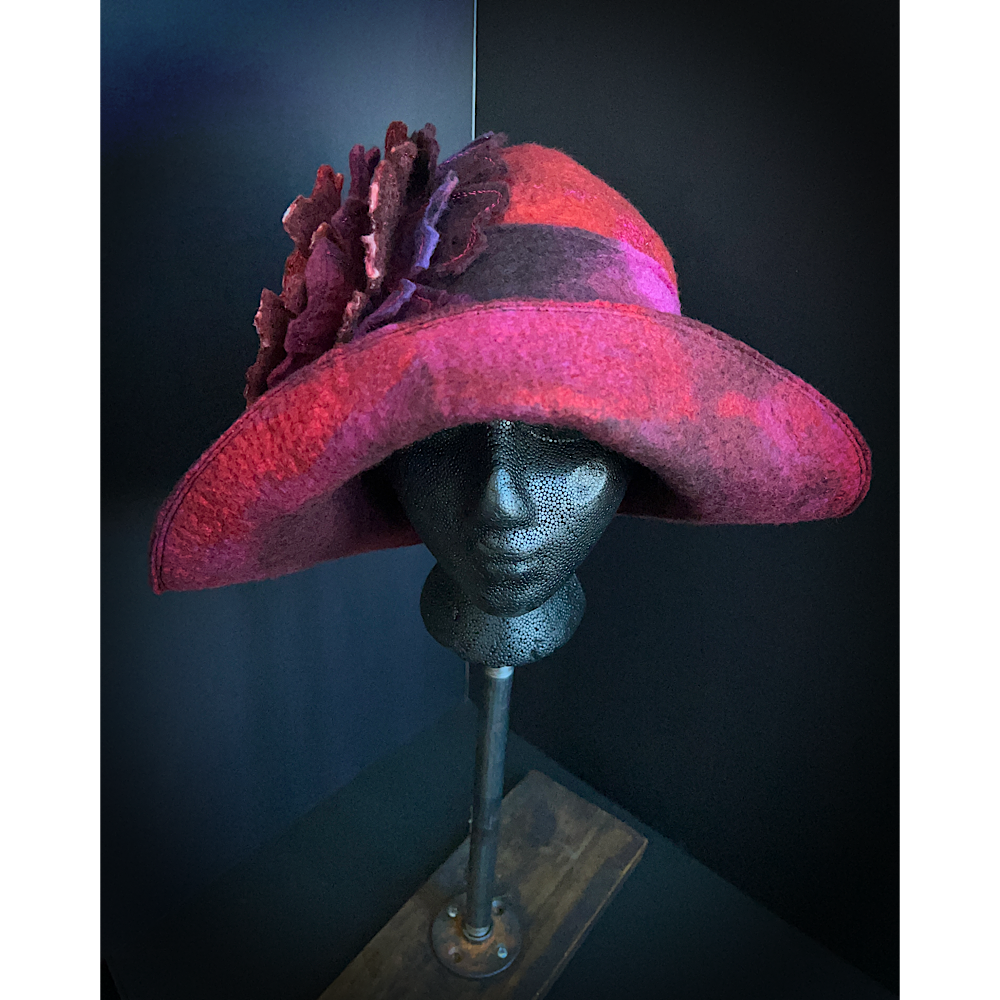 Felted flapper’s hat with rose size 23.5”