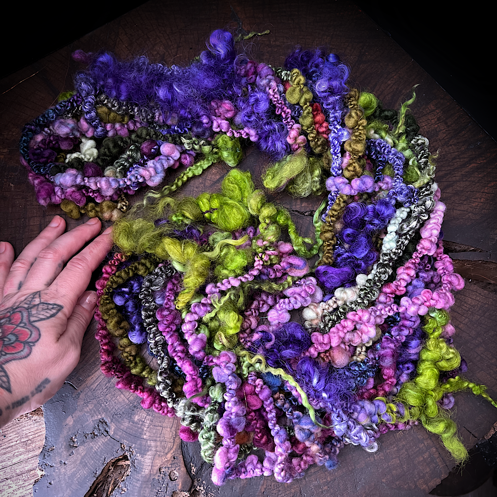 Magic violette boucle art yarn