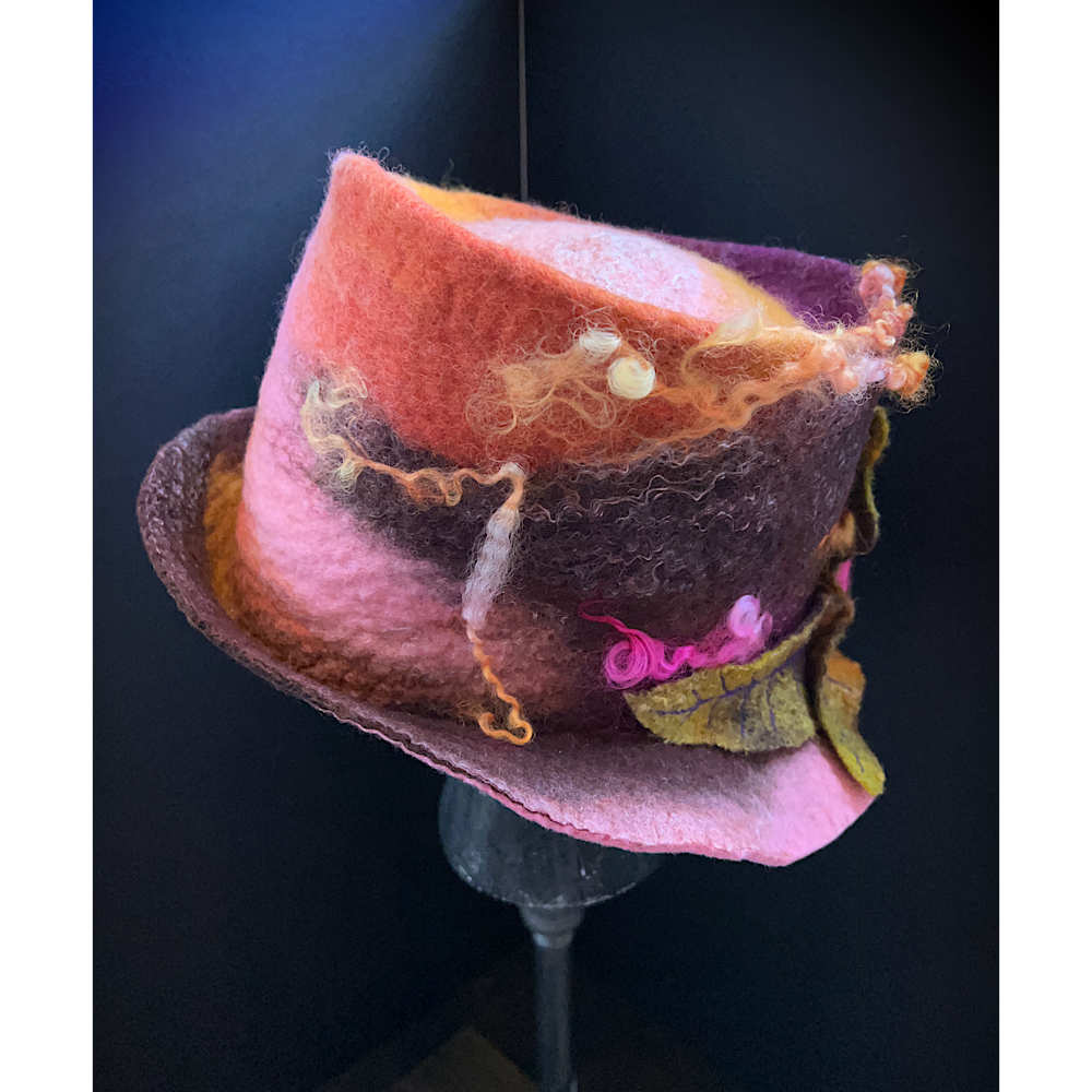 Felted top hat with rose - 24“