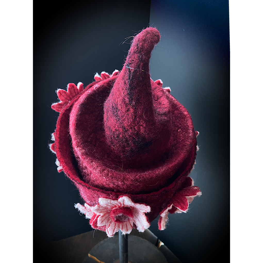 Winter is blooming - Felted hat 24.5“ medium large