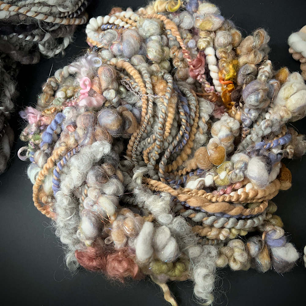 Art yarns kit for weaving