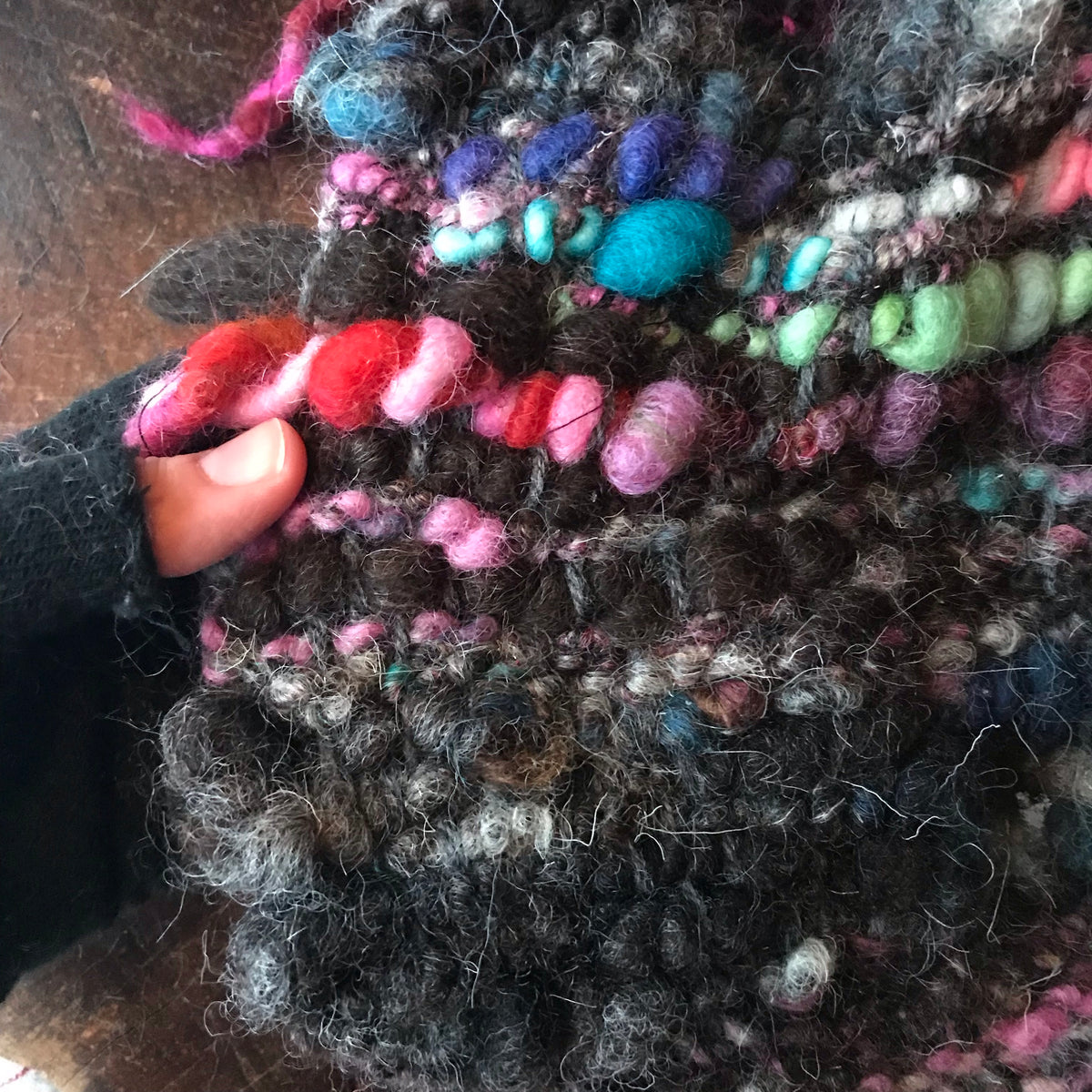 Black scarf 100% Wool - Foulard 100% laine rouge - Mynoush