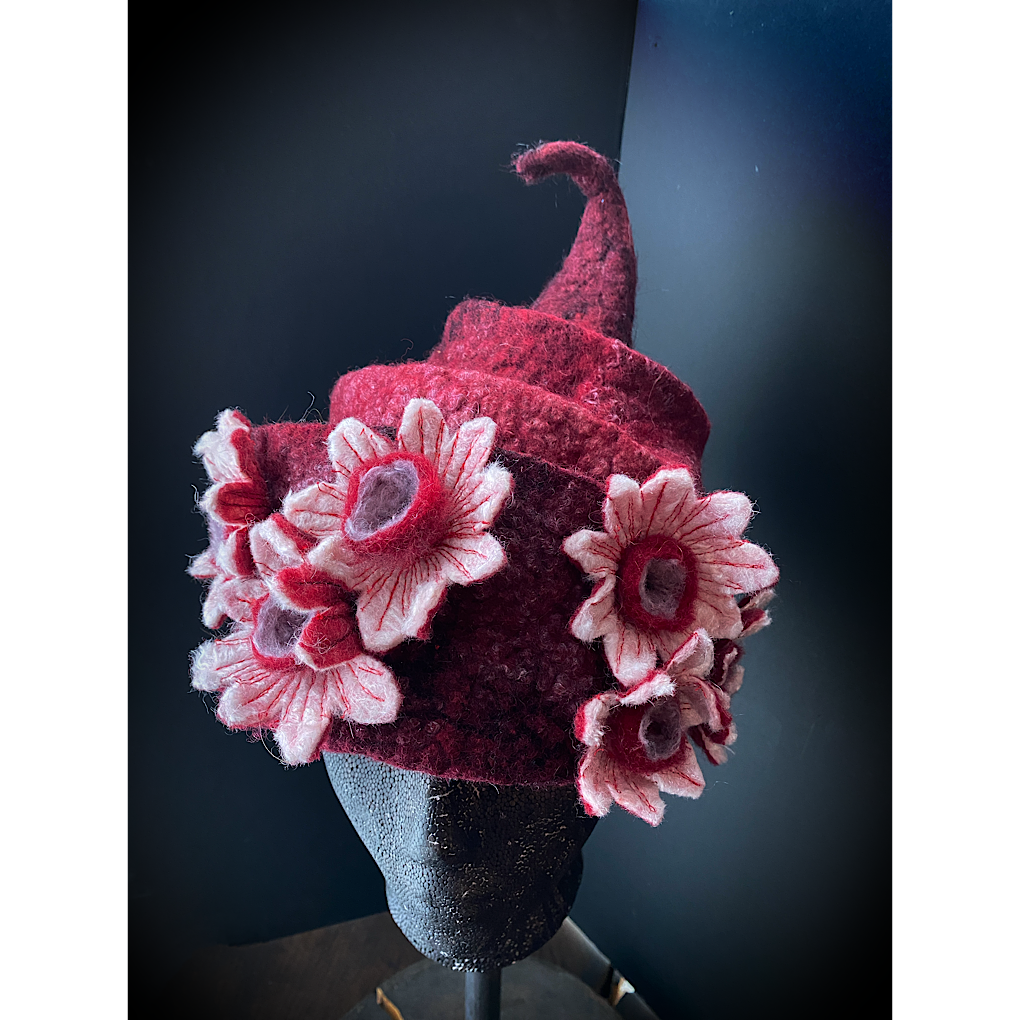 Winter is blooming - Felted hat 24.5“ medium large