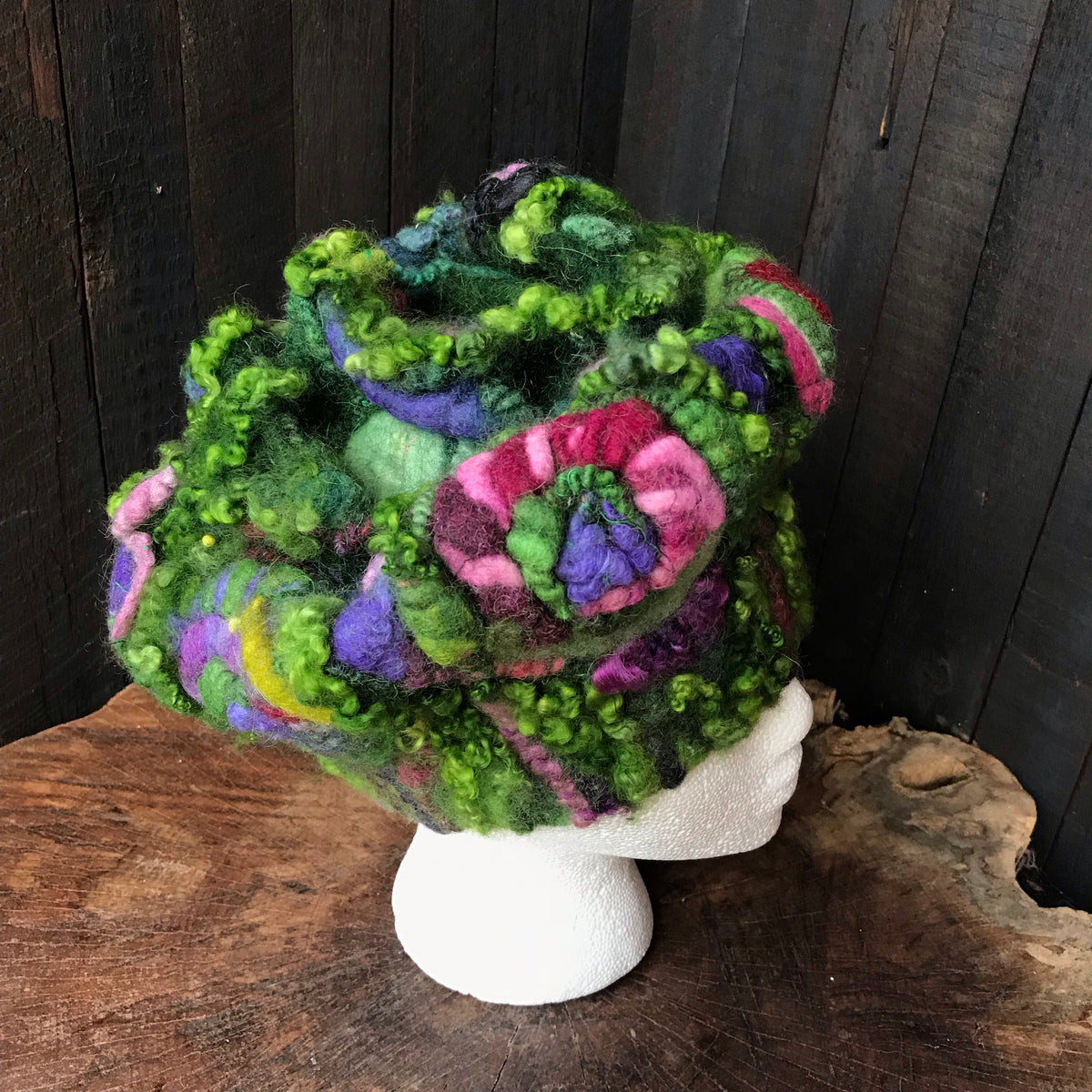 Green felted hat size 23” | Chapeau Vert en feutre grandeur 23” - Mynoush