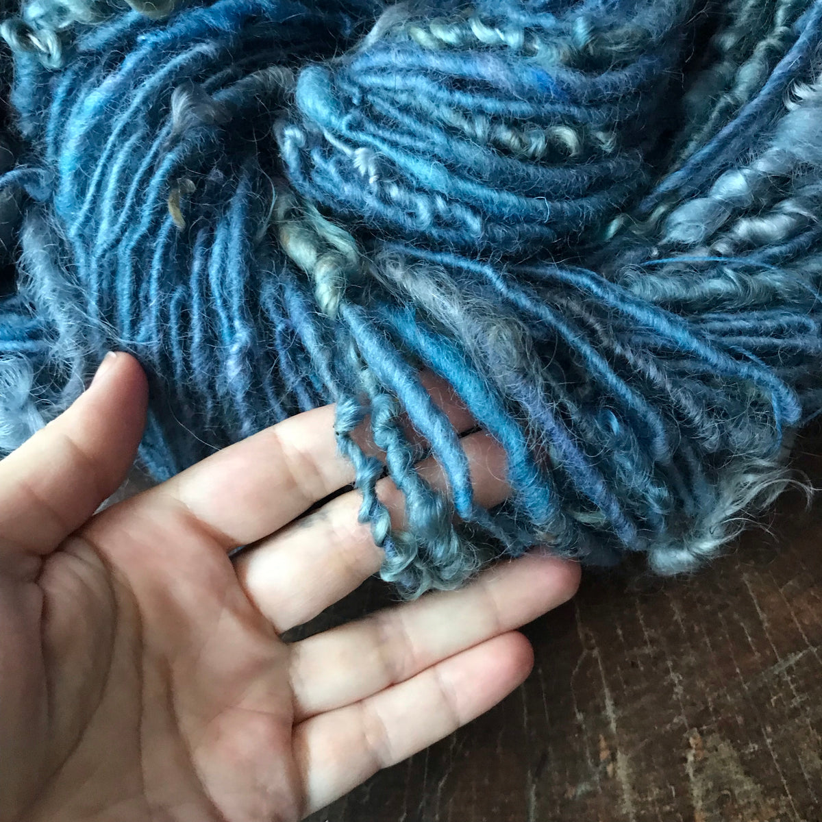 RESERVE MANON B.- Blue textured wool yarn 100 grams 40 yards skein - Mynoush