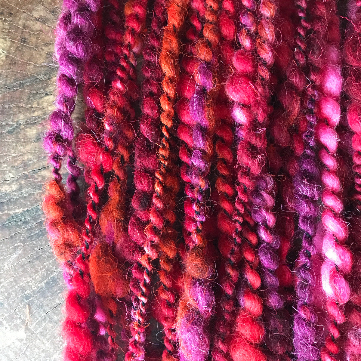 Red art yarn 100g 29y - Mynoush