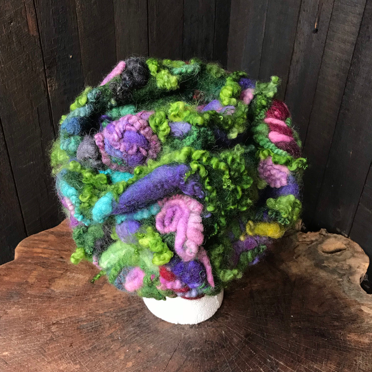 Green felted hat size 23” | Chapeau Vert en feutre grandeur 23” - Mynoush