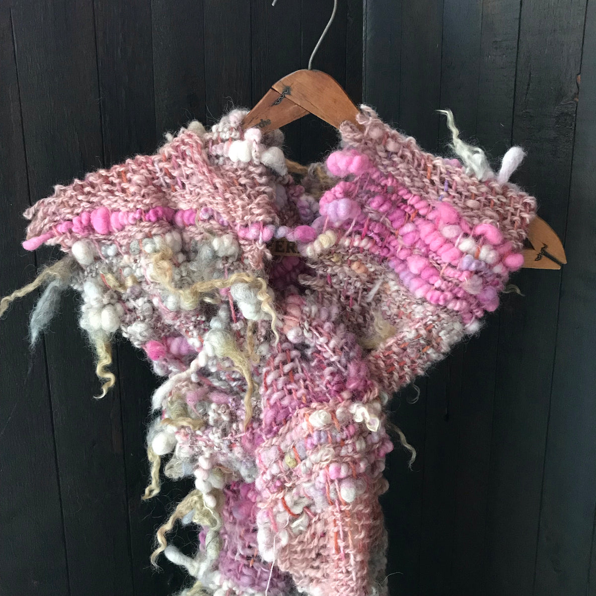 Light pink woven scarf 100% Wool Hand woven 90” x 9”| Foulard rose en laine tissé main 90”x9” - Mynoush