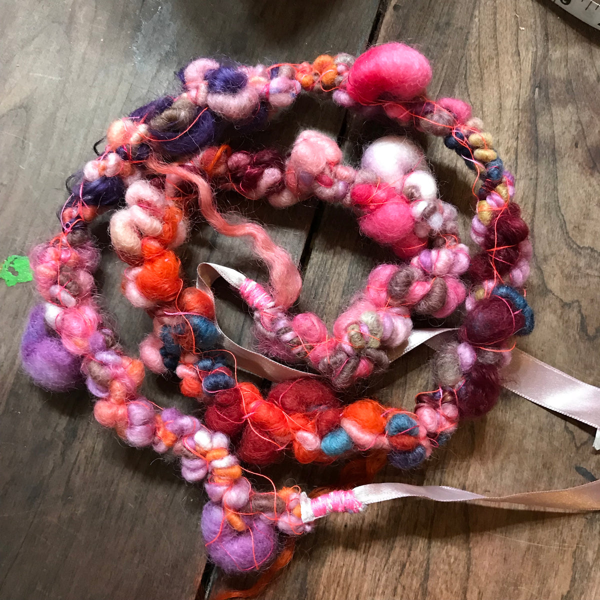 Yarn necklace no2 | Collier de laine no 2 - Mynoush