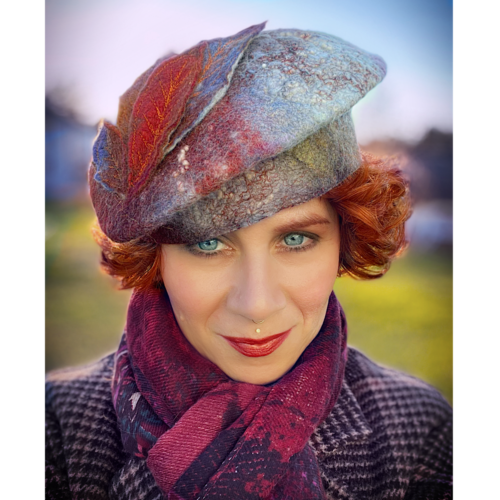 Felted beret with leaves size 22“ 3/4 small