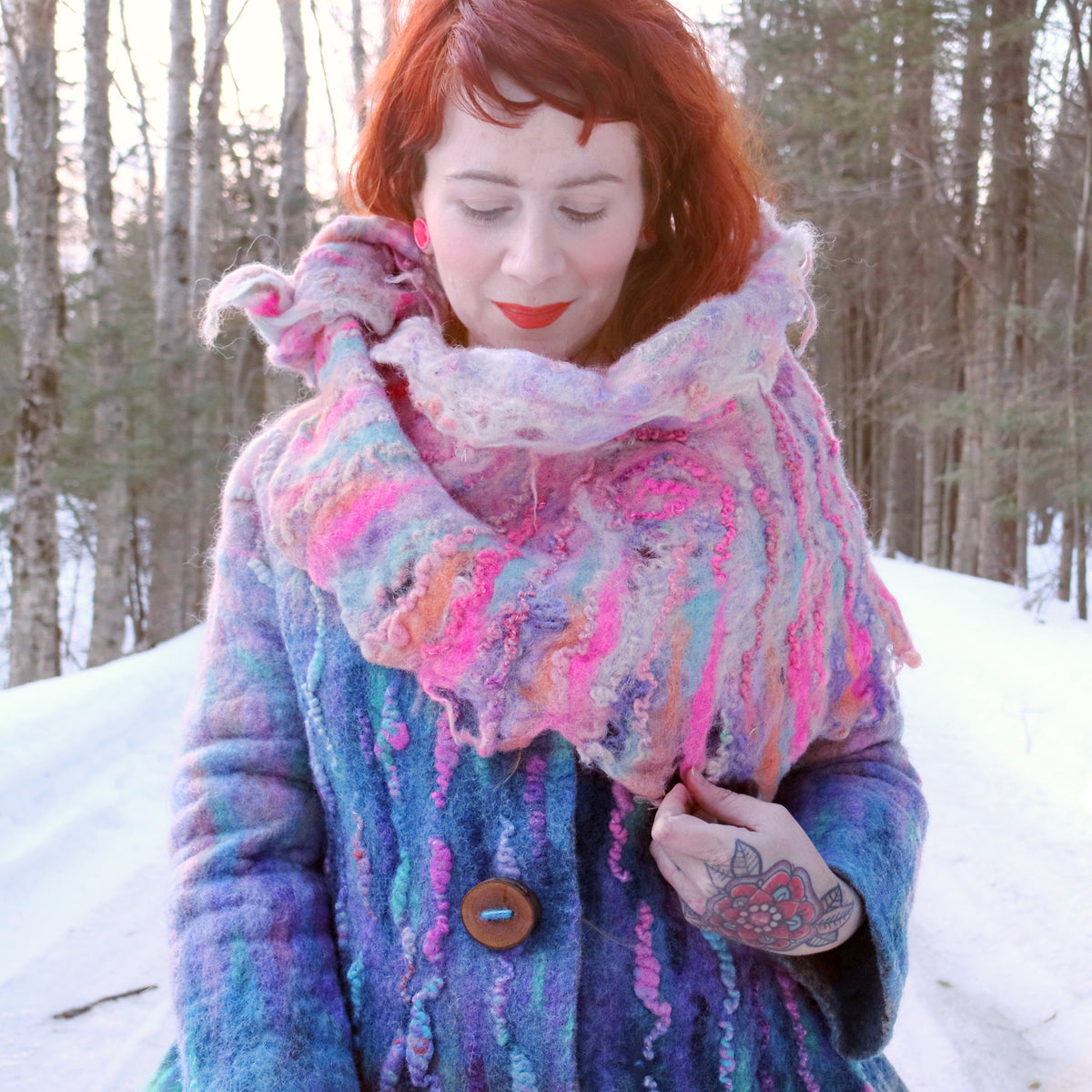 Pink felt scarf Foulard de feutre rose - Mynoush