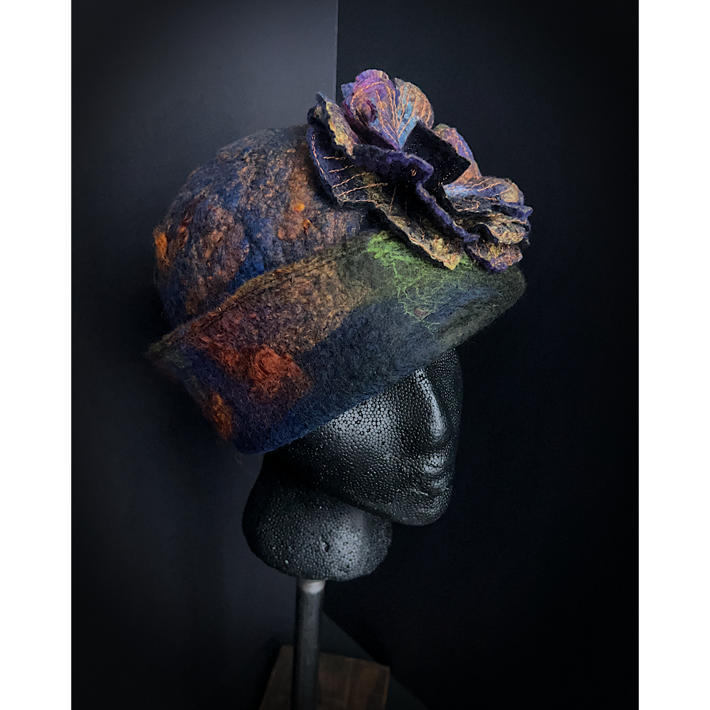 Felted hat size 22“ small