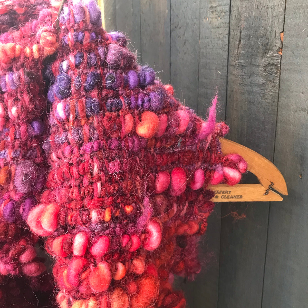 Big red scarf 100% Wool 77”x10”| Foulard 100% laine rouge77”x10” - Mynoush