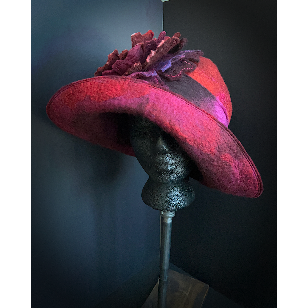 Felted flapper’s hat with rose size 23.5”