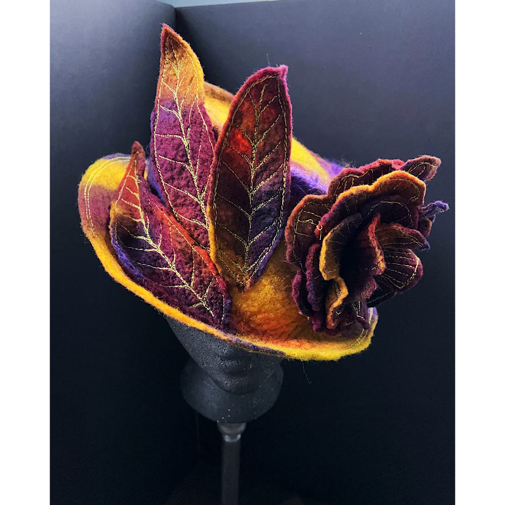Felted top hat with rose - 23“