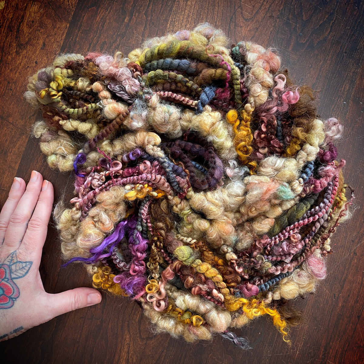 Clair-obscur Rich golden Signature Art yarn