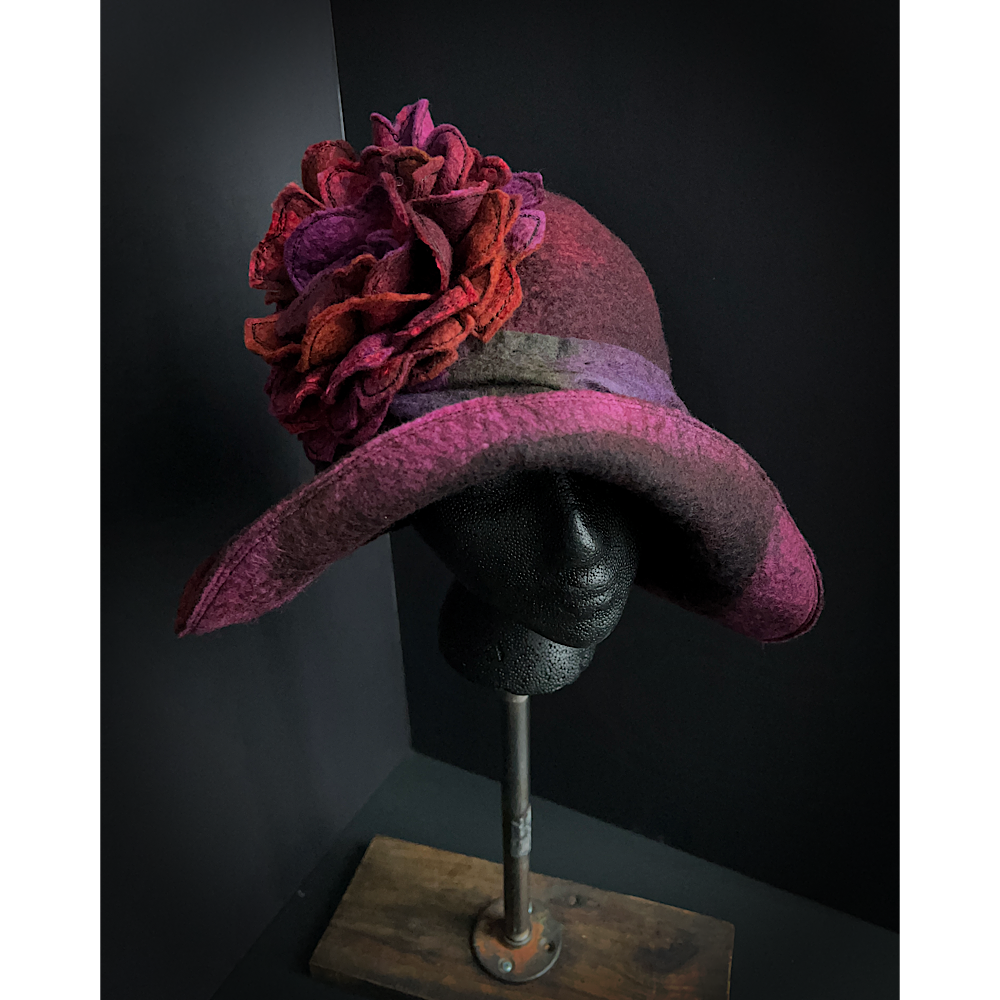 Felted flapper’s hat with rose size 23.5”
