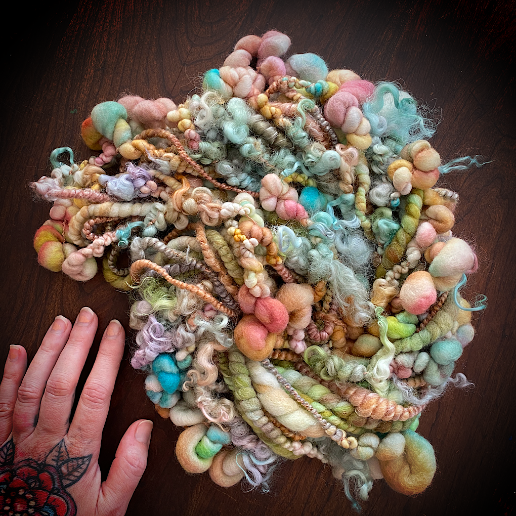 Caresse d’Avril Rich golden Signature Art yarn