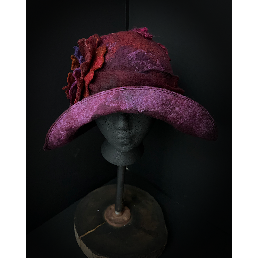 Felted flapper’s hat with rose size 24” 1/4