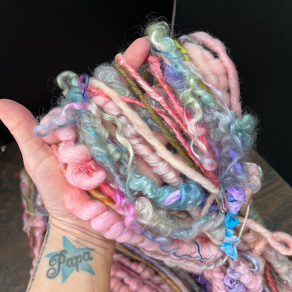 Antoinette art yarn single