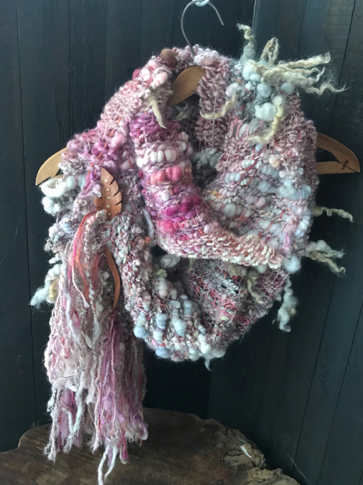 Light pink woven scarf 100% Wool Hand woven 90” x 8”| Foulard rose en laine tissé main 90”x8” - Mynoush
