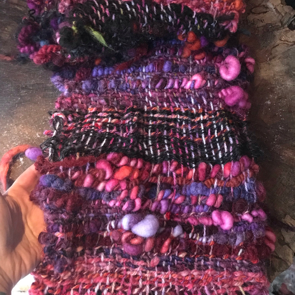 red scarf 100% Wool Hand woven 90”x9”Foulard 100% laine rouge tissé main 90”x9” - Mynoush