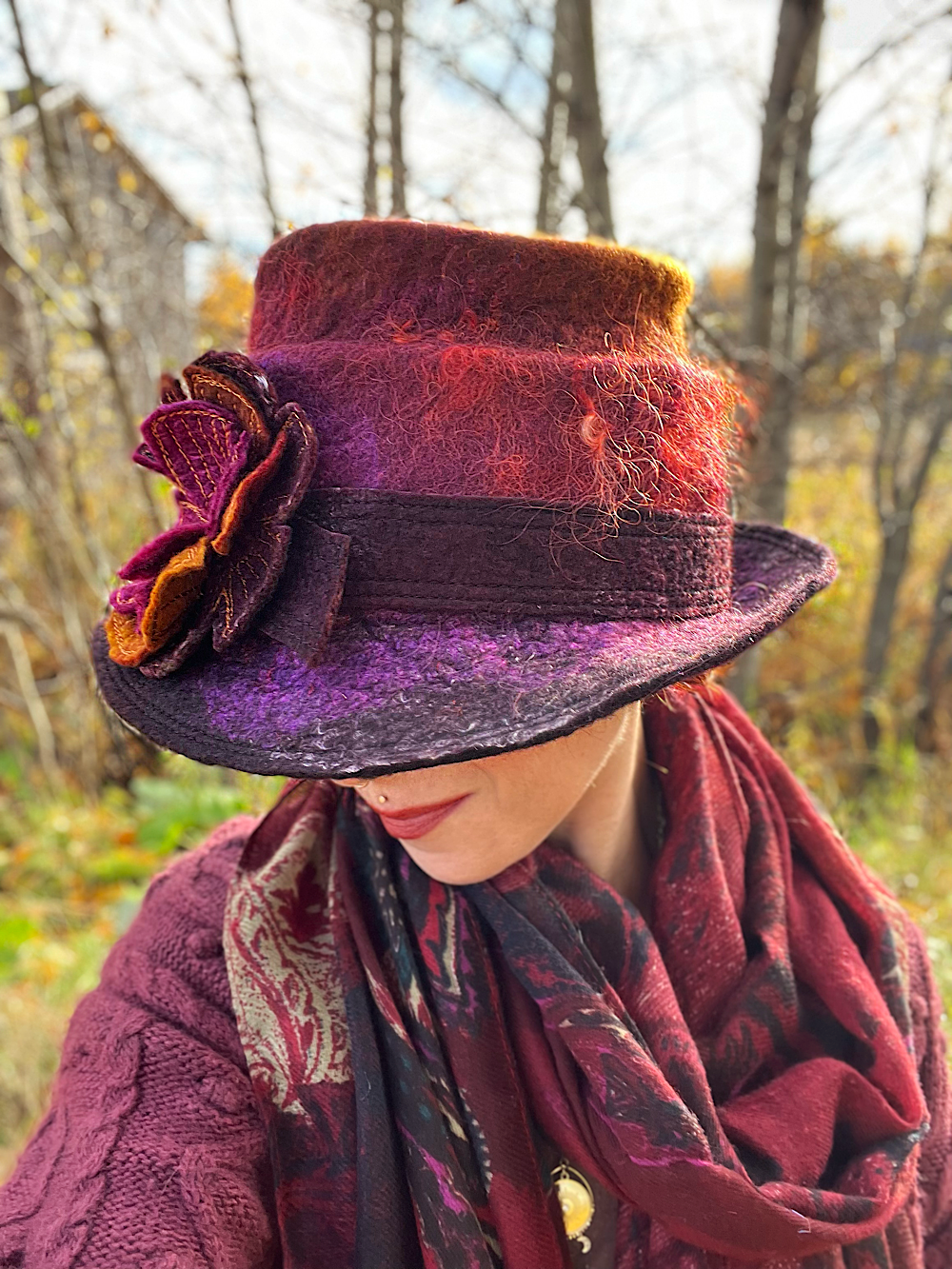 Felted top hat with flower - 24“