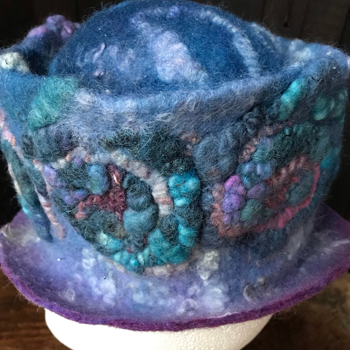 Blue felted top hat 100% Wool size 23” | Chapeau Bleu Haut de forme en feutre Grandeur 23” - Mynoush