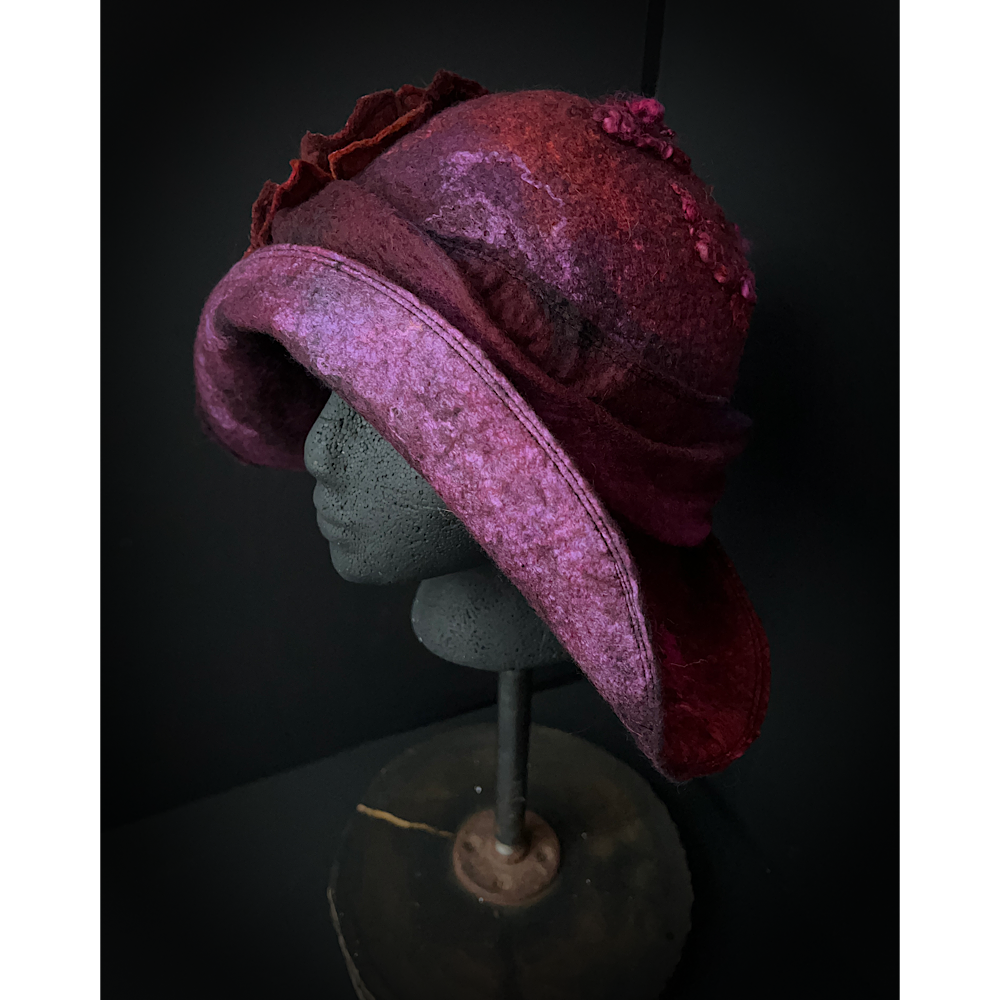 Felted flapper’s hat with rose size 24” 1/4