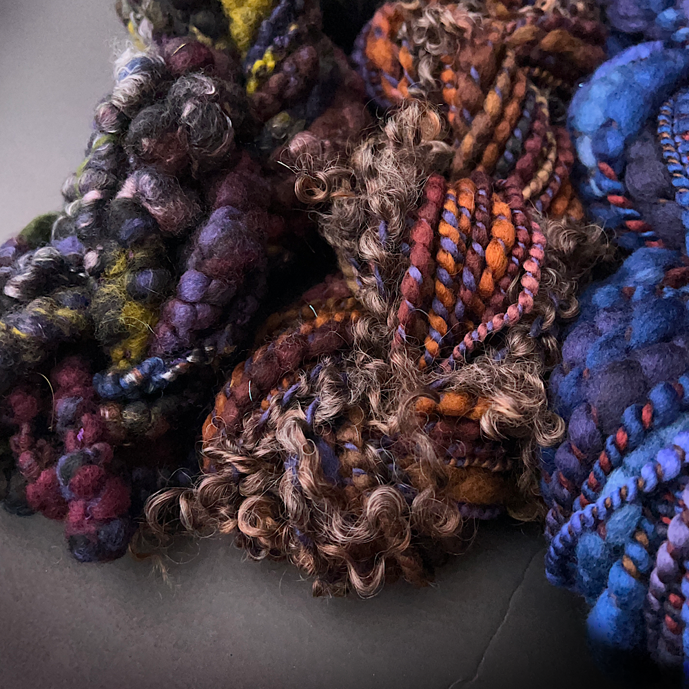 Art yarns kit for weaving