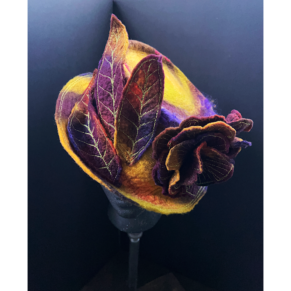 Felted top hat with rose - 23“