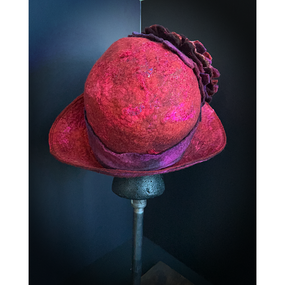Felted flapper’s hat with rose size 23.5”