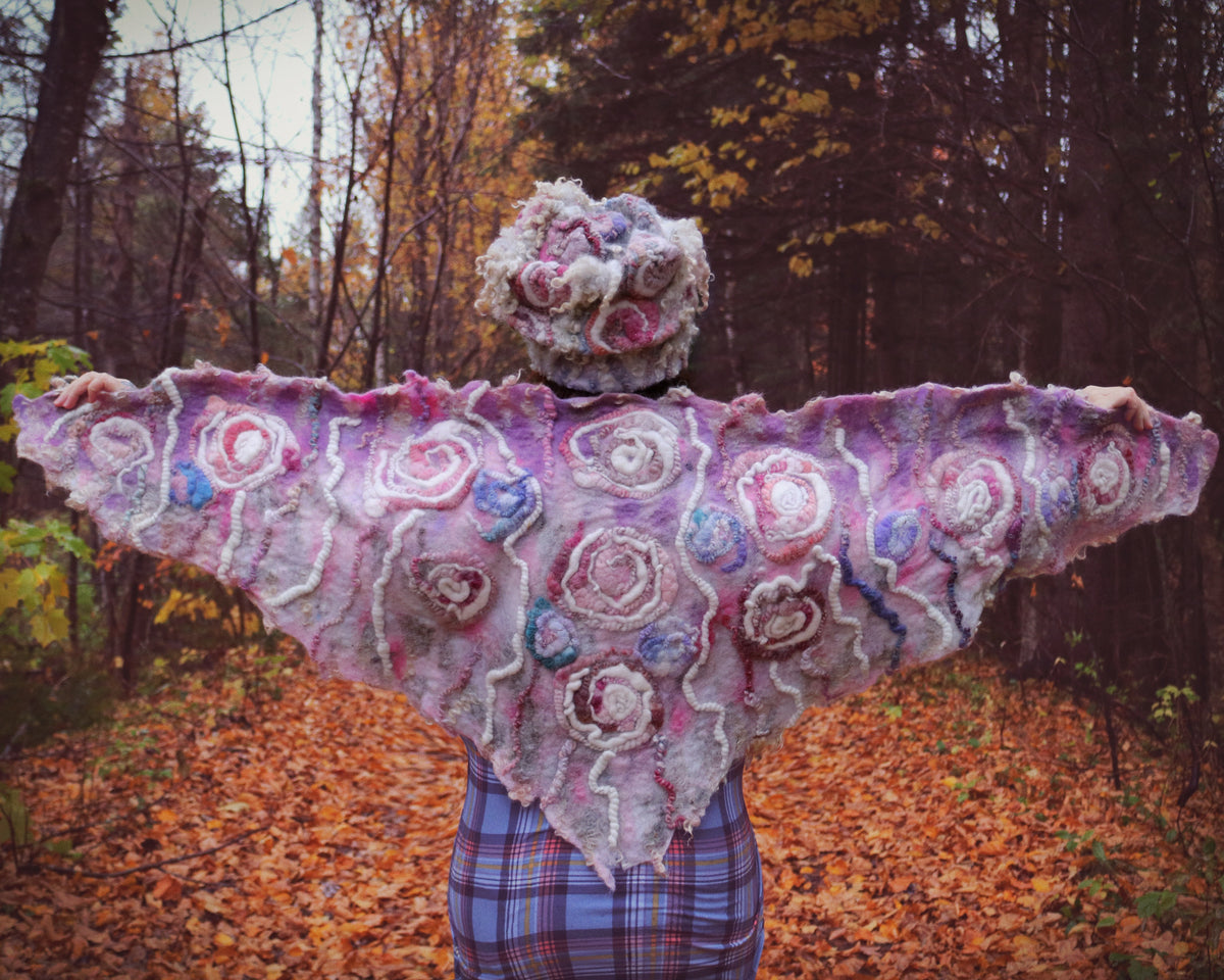 Felted triangular shawl | Châle en feutre 58” x 21” - Mynoush