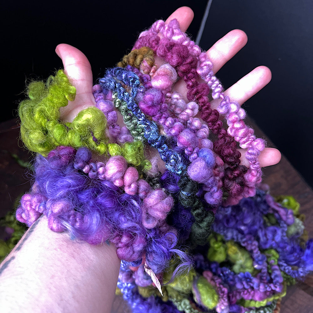 Magic violette boucle art yarn