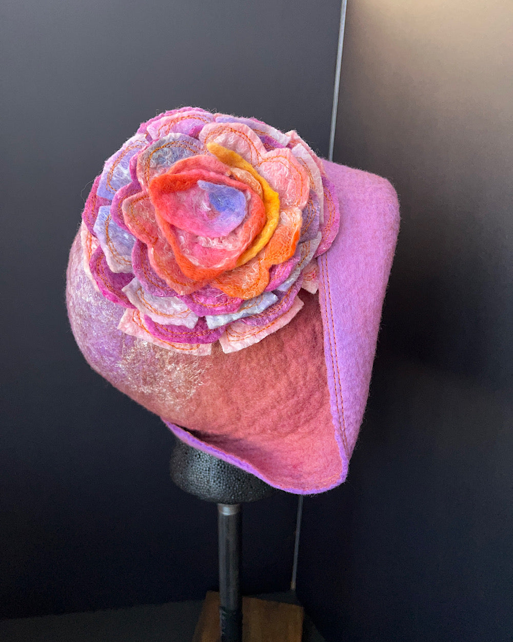 Felted flapper’s hat with rose size 23.5”