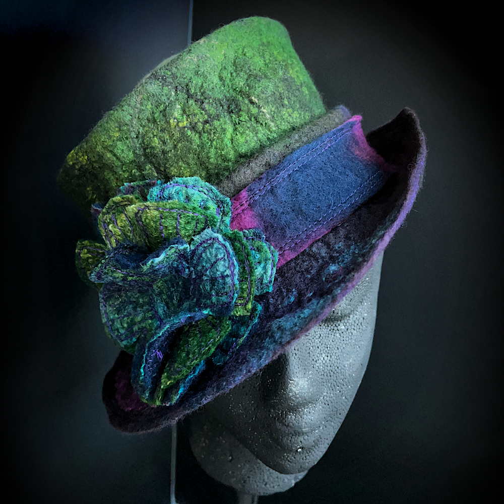 Felted top hat with flower - 22.5”