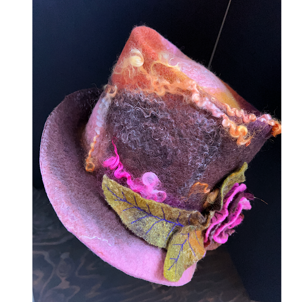 Felted top hat with rose - 24“