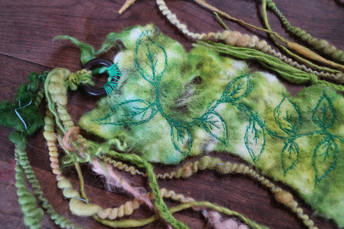 Green felted headband | Bandeau vert en feutre - Mynoush