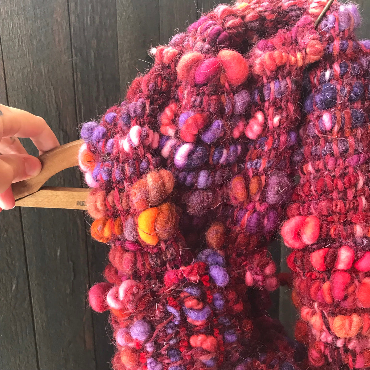 Big red scarf 100% Wool 77”x10”| Foulard 100% laine rouge77”x10” - Mynoush