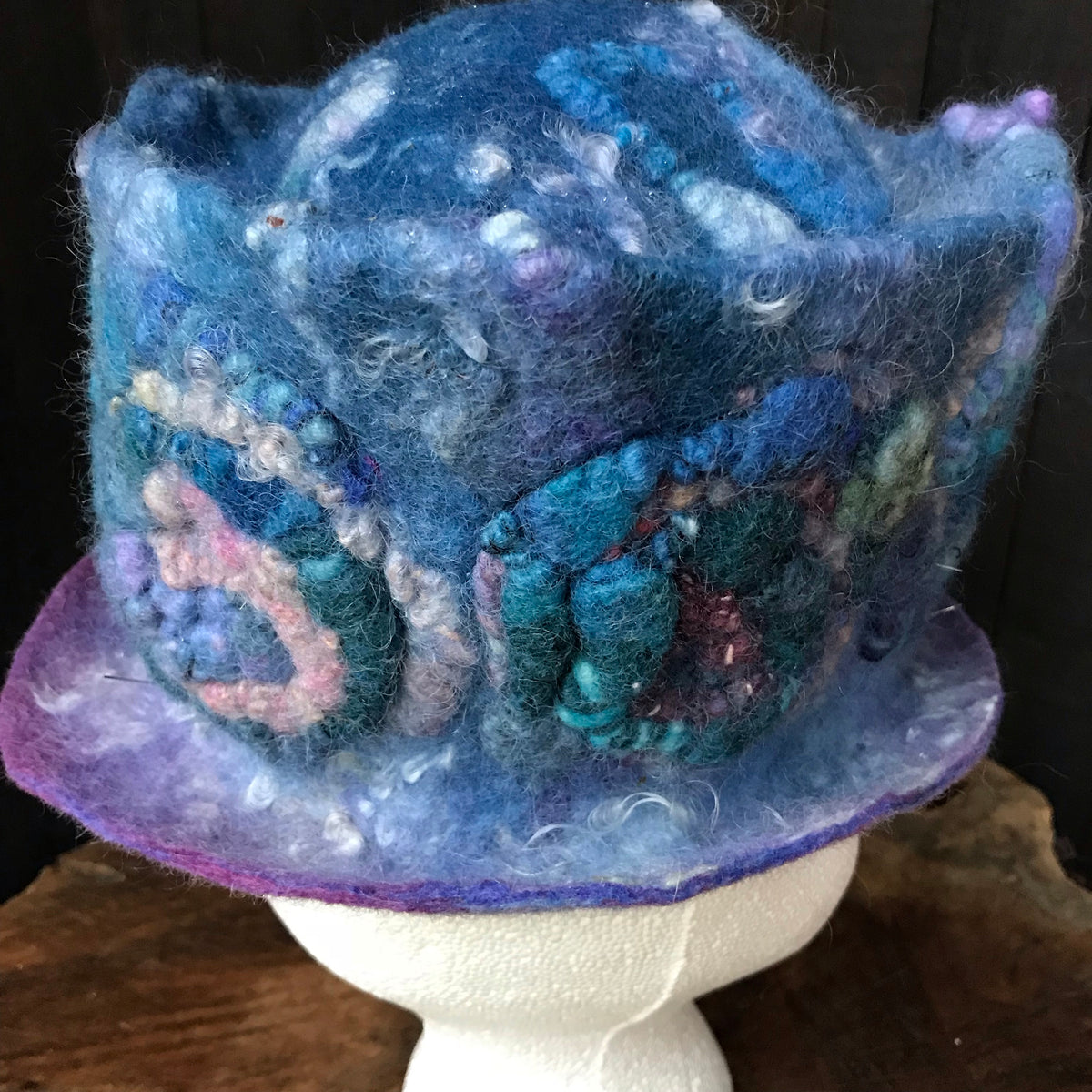 Blue felted top hat 100% Wool size 23” | Chapeau Bleu Haut de forme en feutre Grandeur 23” - Mynoush