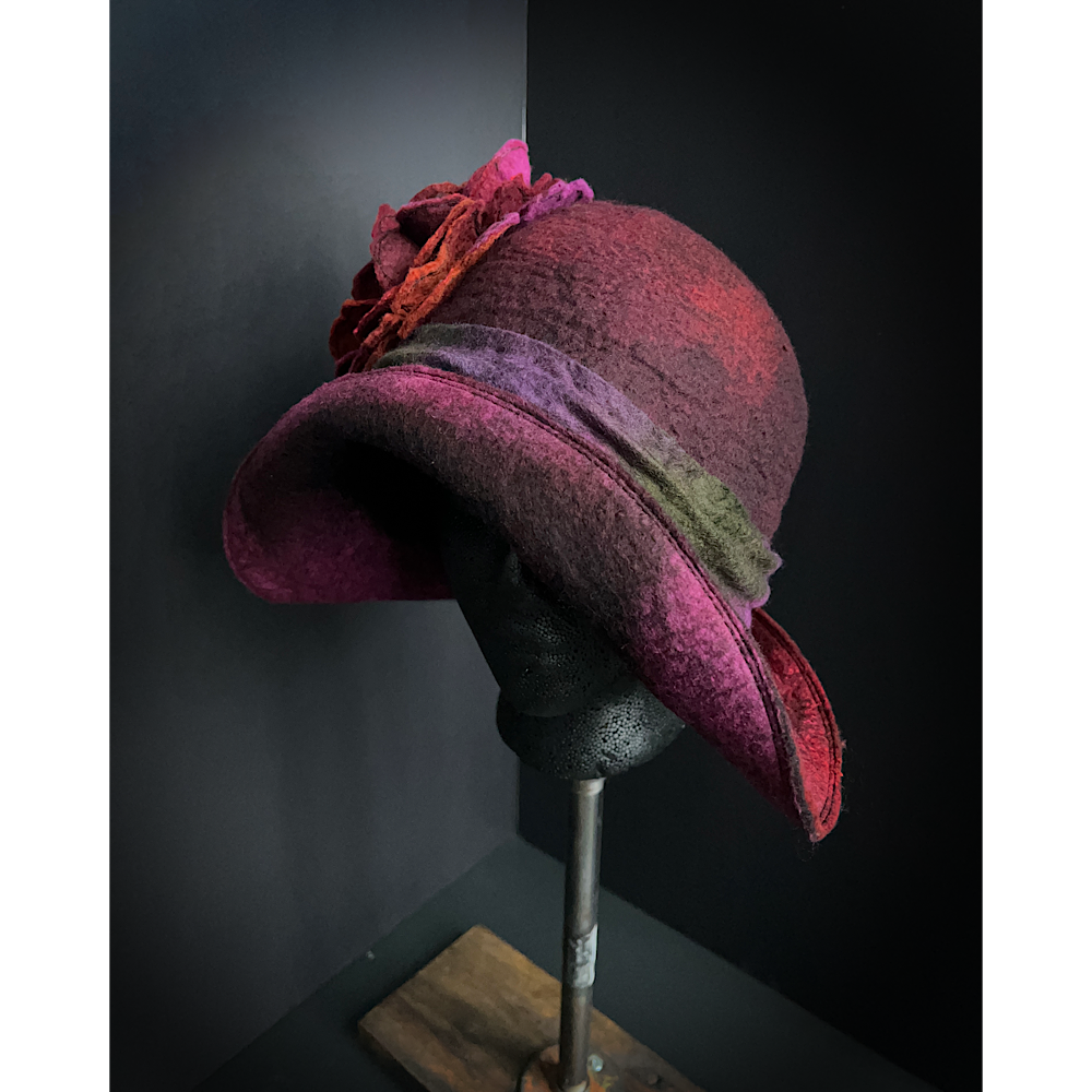 Felted flapper’s hat with rose size 23.5”