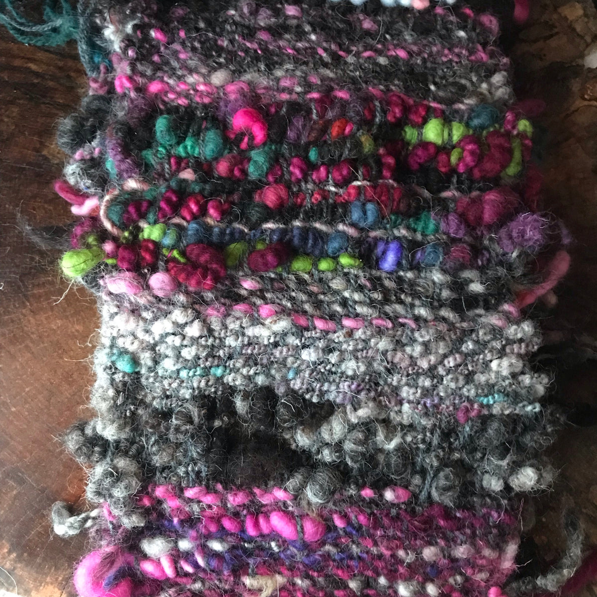 Black scarf 100% Wool - Foulard 100% laine rouge - Mynoush