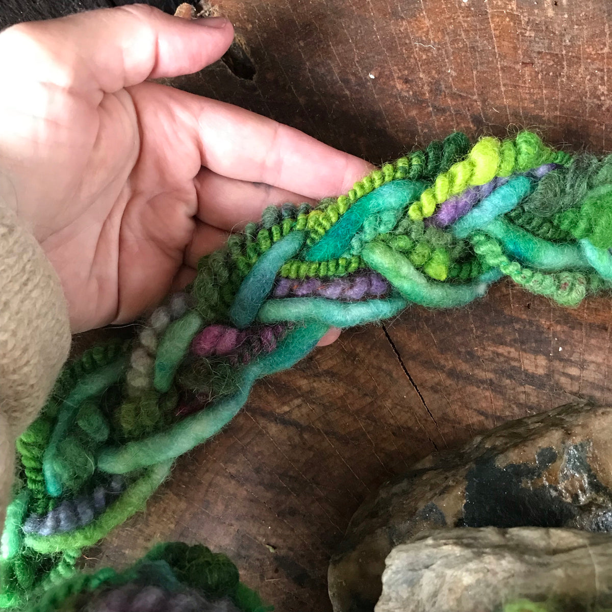 Green felted handbag with bubbles | Sac bandoulière BULLES en feutre VERT - Mynoush