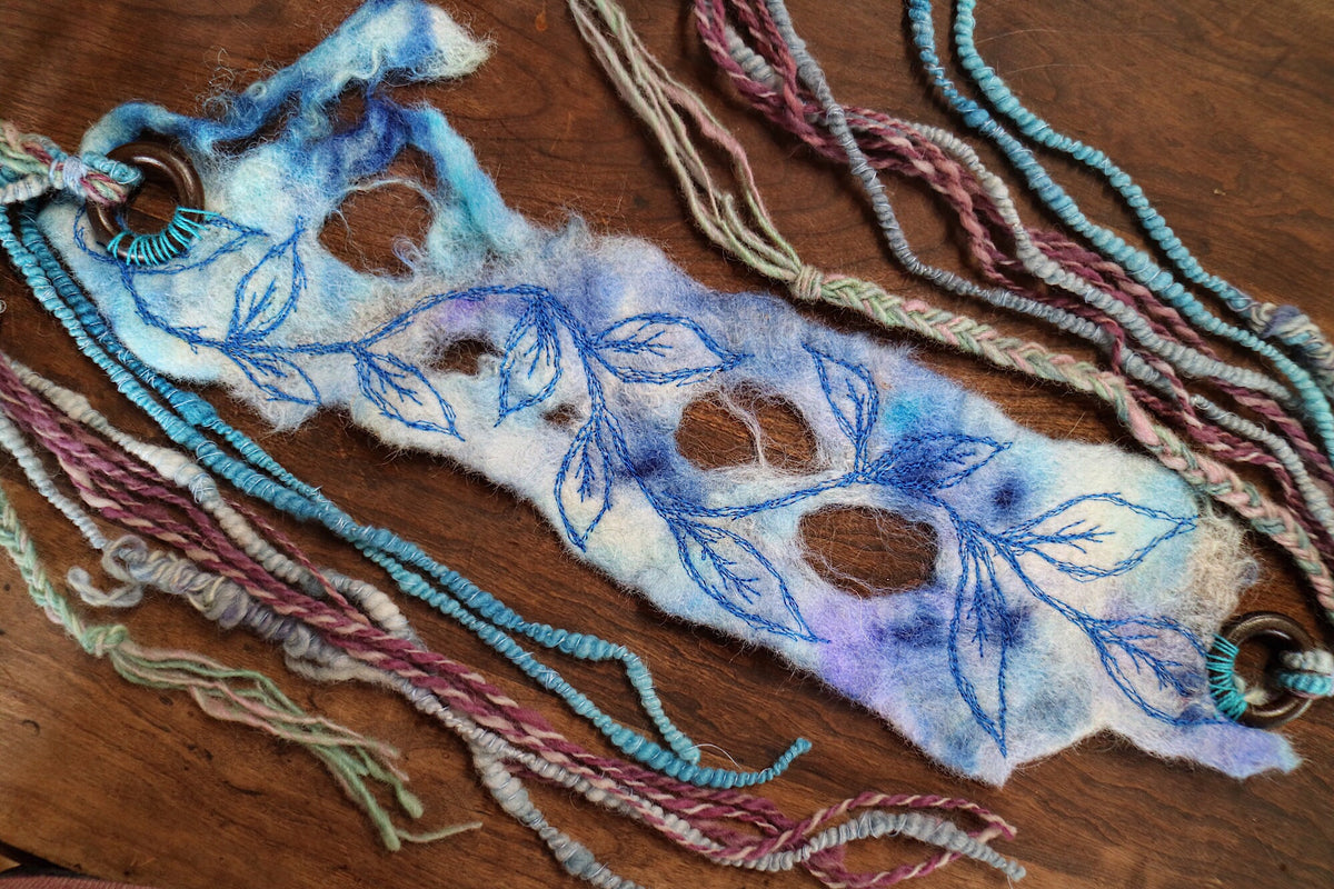 Blue felted headband with embroidery - Mynoush